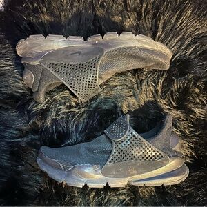 Nike Sock Dart “Triple Black”